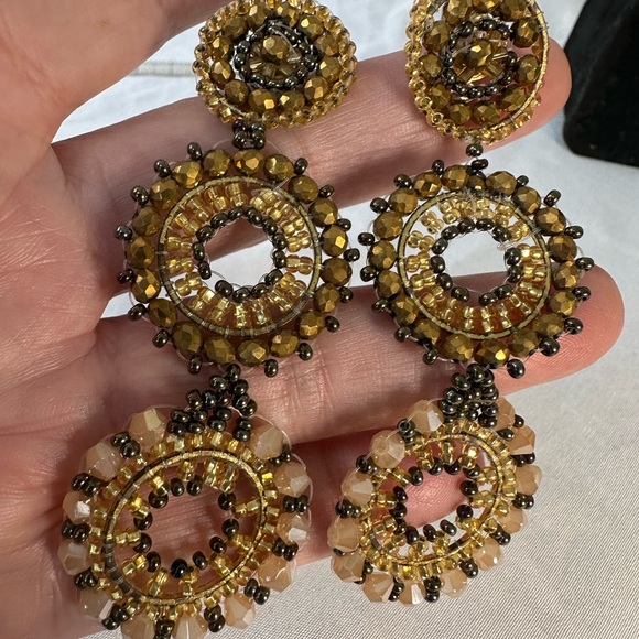 Long sparkly goldtone connected circles earrings - Picture 6 of 6